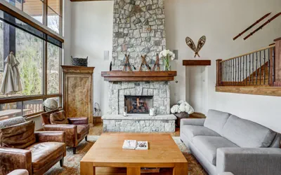 Photo 2 - Refined 5 BR Private Home with Private Hot Tub Save 20% on 7+ Nights!