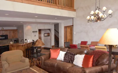 Photo 4 - Spacious 4 Bedroom + Loft 4.5Ba Condo- Ski in/out