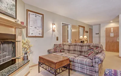 Photo 3 - Warm , Inviting 1Br Winter Escape-Perfectly located Downtown