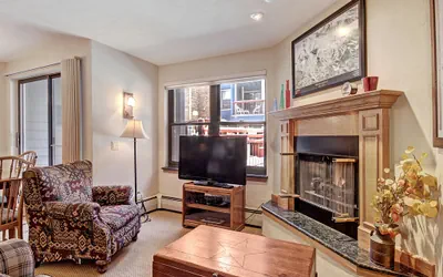 Photo 2 - Warm , Inviting 1Br Winter Escape-Perfectly located Downtown