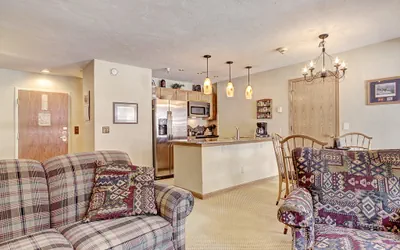 Photo 4 - Warm , Inviting 1Br Winter Escape-Perfectly located Downtown