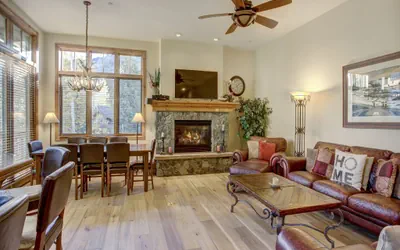 Photo 2 - Cozy & Central Arrowhead Village 3BR Townhome-Sleeps 6