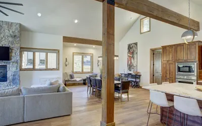 Photo 5 - Luxurious 4Br Mountain Home~No Cleaning Fees~Kids ski free!