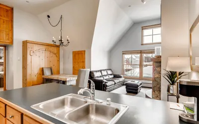 Photo 2 - Value 1Br Condo~Jackpine 8023 No Cleaning Fees Kids Ski Free