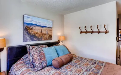 Photo 4 - Price Conscious Studio Condo ~ Lenawee 1747 ~ Kids Ski Free!