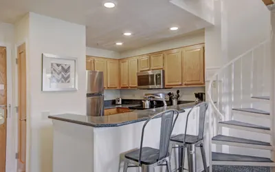 Photo 5 - Perfectly Located 1Br With loft- Close to Lifts & Downtown