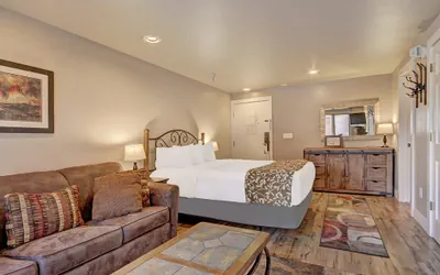 Photo 4 - Winter Ski-in/out Studio Sleeps 4, Steps to Historic Main St