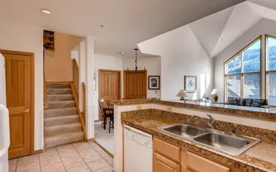 Photo 4 - One of a kind 4Br Condo-Gateway 5039