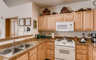 Photo 3 - One of a kind 4Br Condo-Gateway 5039