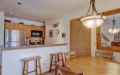Photo 5 - Quaint Winter Hideaway Sleeps 4- Across from Vibrant Main St