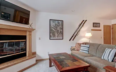 Photo 2 - Quaint Winter Hideaway Sleeps 4- Across from Vibrant Main St