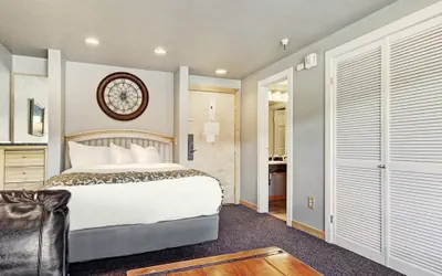 Photo 3 - Downtown Studio w/ Sunny Alpine Views- Sleeps 4!