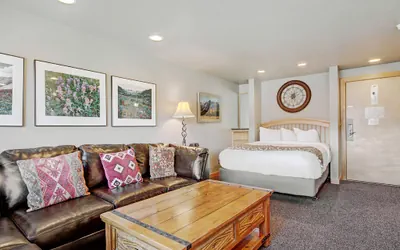 Photo 2 - Downtown Studio w/ Sunny Alpine Views- Sleeps 4!