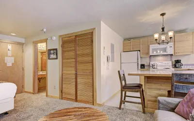 Photo 4 - Stay Slopeside at Peak 9, Cozy Studio Steps to Apres& Dining