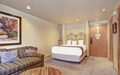 Photo 5 - Stay Slopeside at Peak 9, Cozy Studio Steps to Apres& Dining