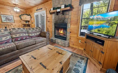 Photo 5 - Paw Prints Secluded Mountain View Cabin with Hot Tub and Pool Table
