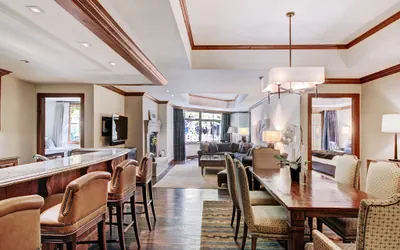 Photo 3 - Luxe 2BR+Den Ritz-Carlton Residence Quiet Location Save 20% on 7+ Nights!