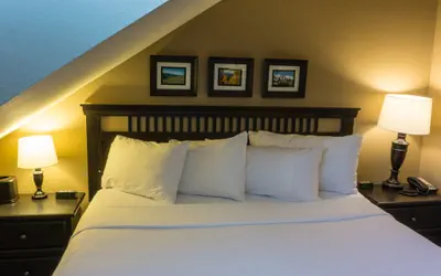 Photo 4 - Inviting Winter Hideaway - Walk to Apres-Ski Fun Sleeps 4
