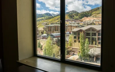 Photo 5 - Next to the Red Pine Gondola for Great Winter View Save 20% on 7+ Nights!