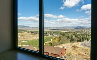 Photo 3 - Grand Summit Hotel, a Ski in/out Save 20% on 7+ Nights!