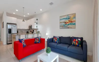 Photo 5 - BEAUTIFUL HOUSE, PRIVATE SPLASH POOL, BALCONY OFF MASTER SUITE, FREE WIFI!!!