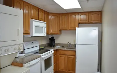 Photo 2 - Attractive 504 2BD Condo with Private Balcony and Jacuzzi Tub