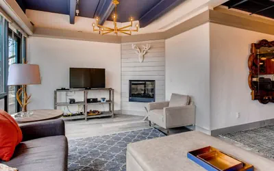 Photo 2 - Uniquely Decorated Mountain Plaza Condo