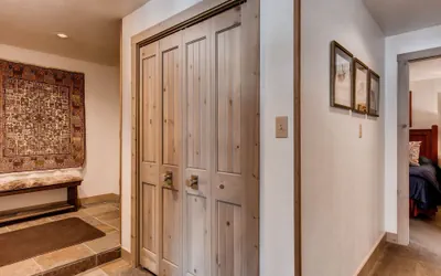 Photo 3 - Elegantly Styled Plaza Condo - No Cleaning Fee!