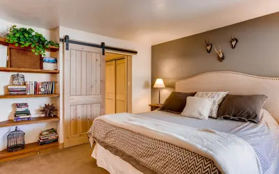 Photo 5 - Elegantly Styled Plaza Condo - No Cleaning Fee!