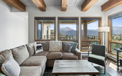 Photo 2 - Spacious & Updated Plaza Condo - No Cleaning Fee!