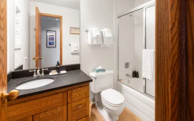 Photo 4 - Spacious & Updated Plaza Condo - No Cleaning Fee!