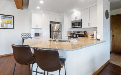 Photo 5 - Spacious & Updated Plaza Condo - No Cleaning Fee!