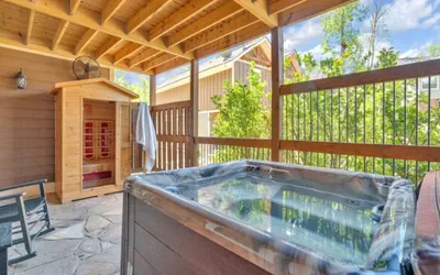 Photo 4 - Splash Mountain Lodge Chalet with Multi Arcade Game and Pool Table