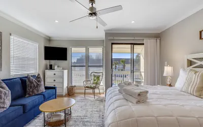 Photo 5 - SPC8208 - Upstairs Studio with Murphy Bed - Sleeps 4
