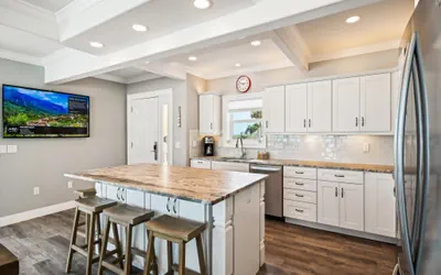 Photo 4 - Stunning Gulf Front 3 BR - steps away from the beach - completely renovated