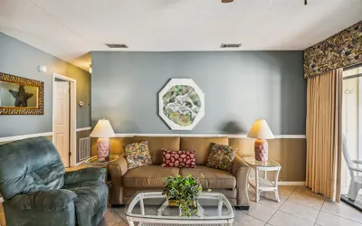 Photo 2 - SPC7201 - Upstairs 2 BR - Pet Friendly - Sleeps 6