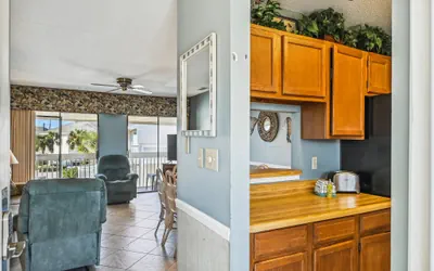 Photo 3 - SPC7201 - Upstairs 2 BR - Pet Friendly - Sleeps 6