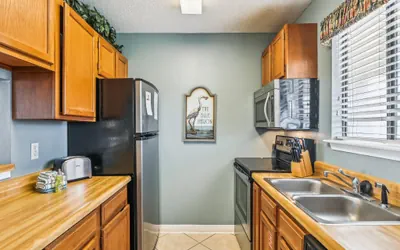 Photo 5 - SPC7201 - Upstairs 2 BR - Pet Friendly - Sleeps 6