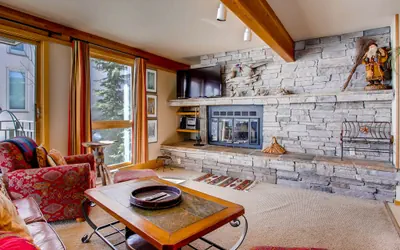 Photo 3 - Ski-in/Ski-out 2 Br Condo- Sleeps 6 People