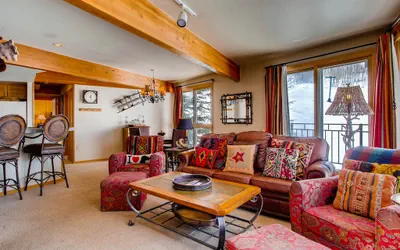Photo 2 - Ski-in/Ski-out 2 Br Condo- Sleeps 6 People