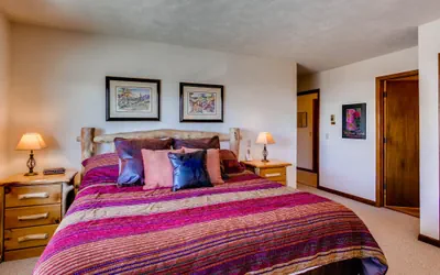 Photo 2 - 3 BR Unit With Fireplace & Mountain Views