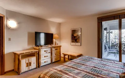 Photo 3 - Cozy & Spacious 2 Br Condo Sleeps 6!