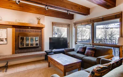 Photo 5 - Cozy & Spacious 2 Br Condo Sleeps 6!