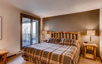 Photo 2 - Cozy & Spacious 2 Br Condo Sleeps 6!