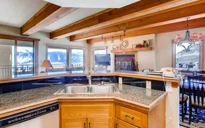 Photo 5 - 2BR at The Plaza- Open Floor Plan, Walk to Slopes
