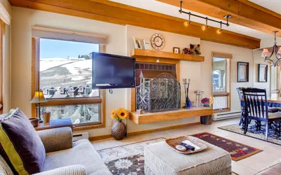 Photo 3 - 2BR at The Plaza- Open Floor Plan, Walk to Slopes