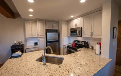 Photo 5 - Mountain-Contemporary 2 BR Plaza Condo