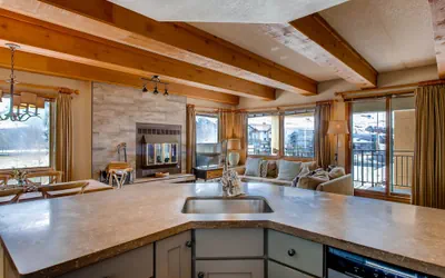 Photo 4 - 2Br Modern Condo With Spectacular Views