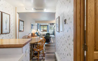 Photo 4 - Ski-in/Ski-out Studio-Private Balcony & Fireplace