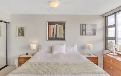 Photo 3 - High Rise Ocean View Waikiki Condo, FREE Parking & Wi-Fi